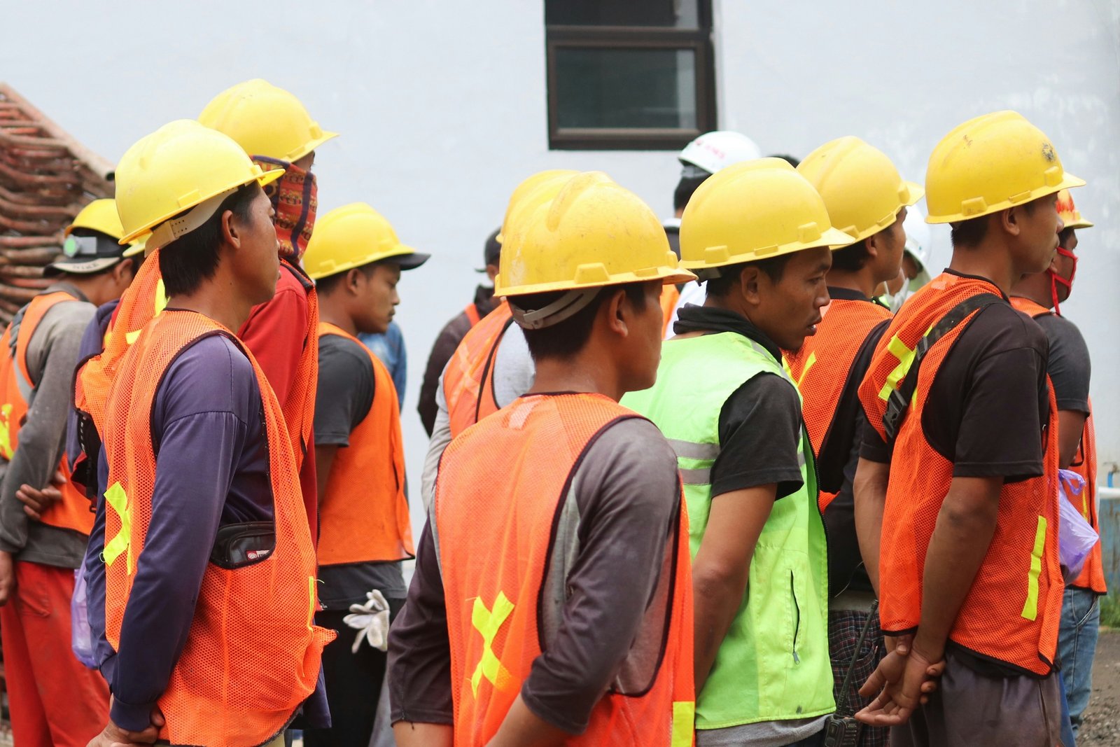 Mengapa perusahaan wajib memiliki P2K3? Cari tahu fungsi dan manfaatnya disini!